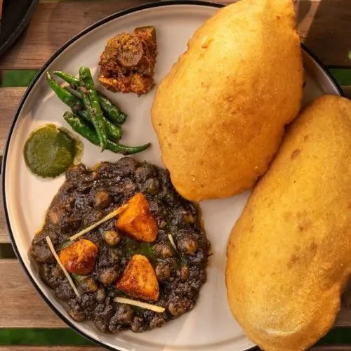 Chole Bhature (1-Plate)-(Mohan Restaurant)