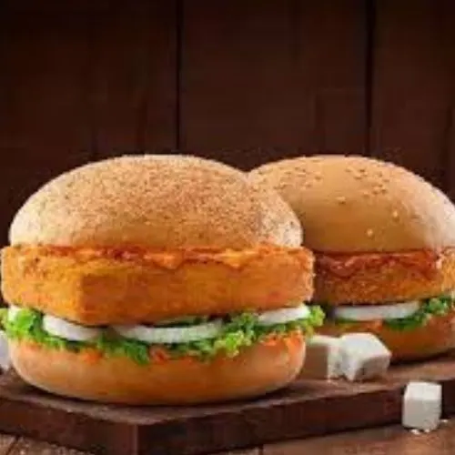 Chicken Paneer Burger (Hot Pizza Bite)