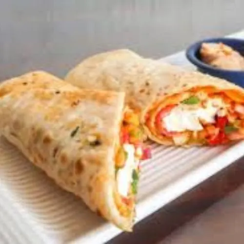 Chicken Paneer Roll (Hot Pizza Bite)